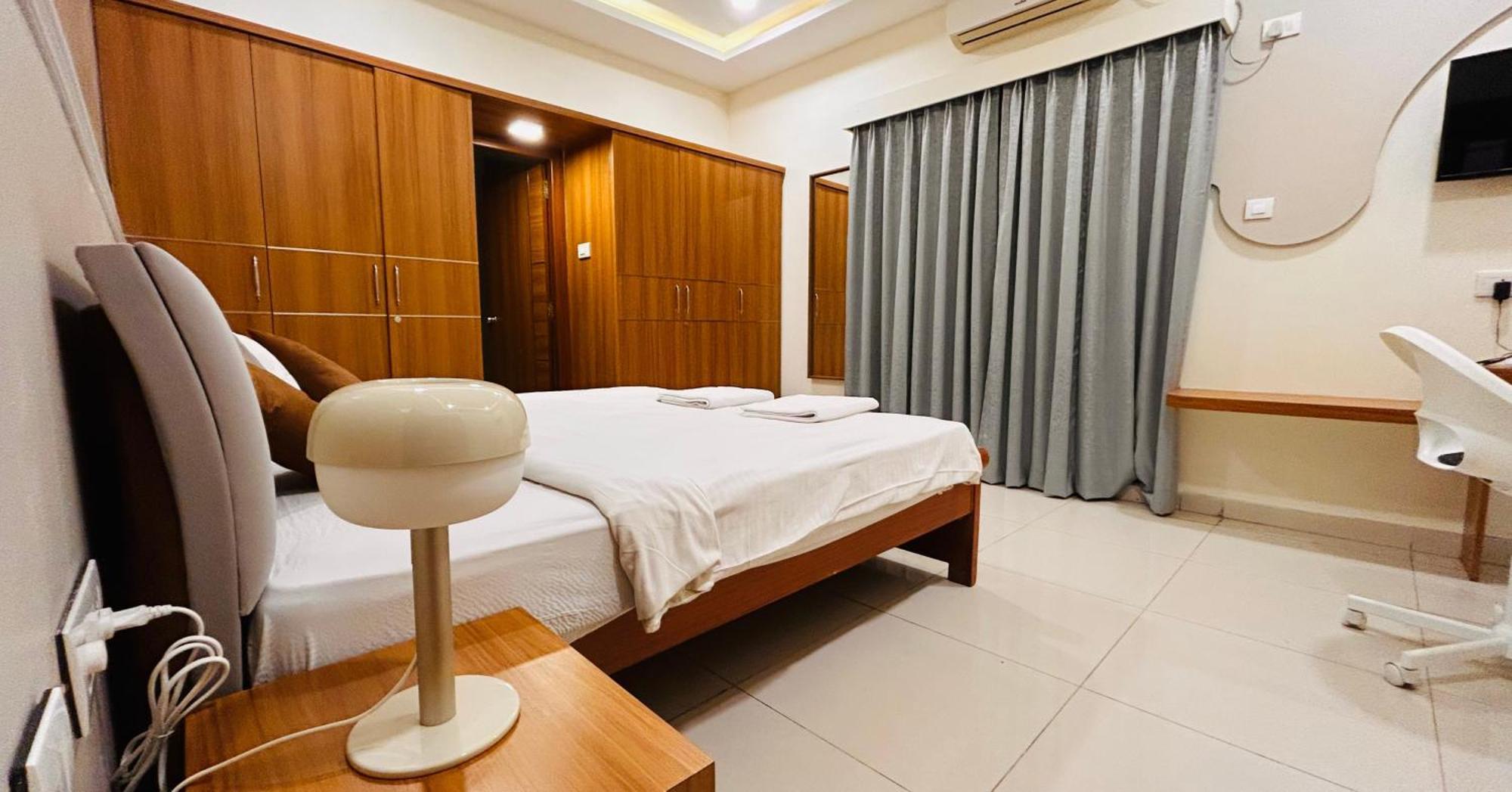 Dcasa Apartment Hotel Haiderabad Buitenkant foto